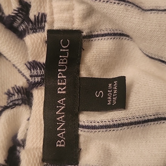 Banana Republic Off-The-Shoulder, Pintuck Ruffle, 3/4 Sleeve Navy & Ivory Size S - Picture 6 of 7